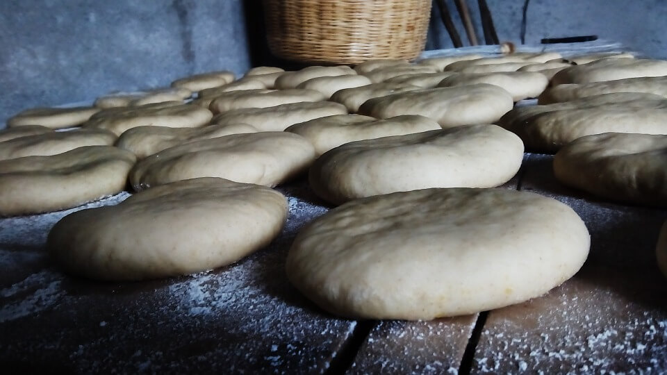 Домашній цільнозерновий хліб в духовці — смачно, як у бабусі!