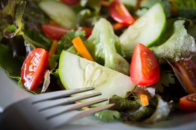 5 кращих весняних салатів зі свіжих овочів