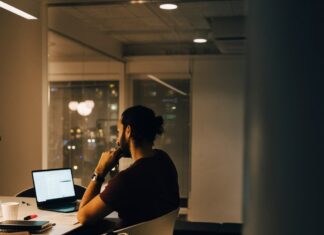 Прекращение Замкнутого Круга: Как Преодолеть Работоголизм и Вернуть Себе Жизнь