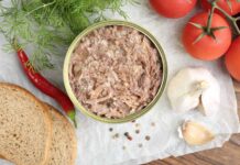 Консервований Тунець проти Консервованої Курки: Яке Джерело Білка Корисніше?