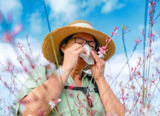 Псоріаз та Алергії: Глибокий Погляд на Зв’язок з Імунною Системою