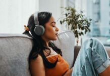 24minutová úleva od úzkosti: Vědecké důkazy podporují hudbu a zvukové technologie