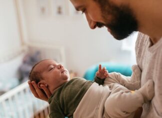 Як змусити дитину спати: 5 стратегій, заснованих на експертних даних, щоб уникнути перевтоми