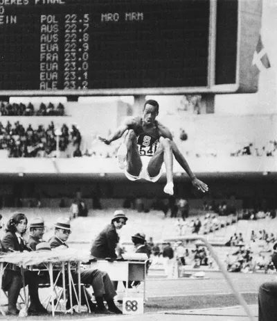 Стрибок Боба Бімона на 8,90 м: олімпійський рекорд 1968 року, що протримався 23 роки